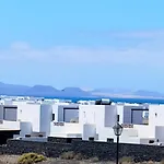 Lanzarote Cloclo - Private Heated Pool, Wifi, Private Parking Villa