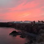 Lanzarote Cloclo - Private Heated Pool, Wifi, Private Parking *